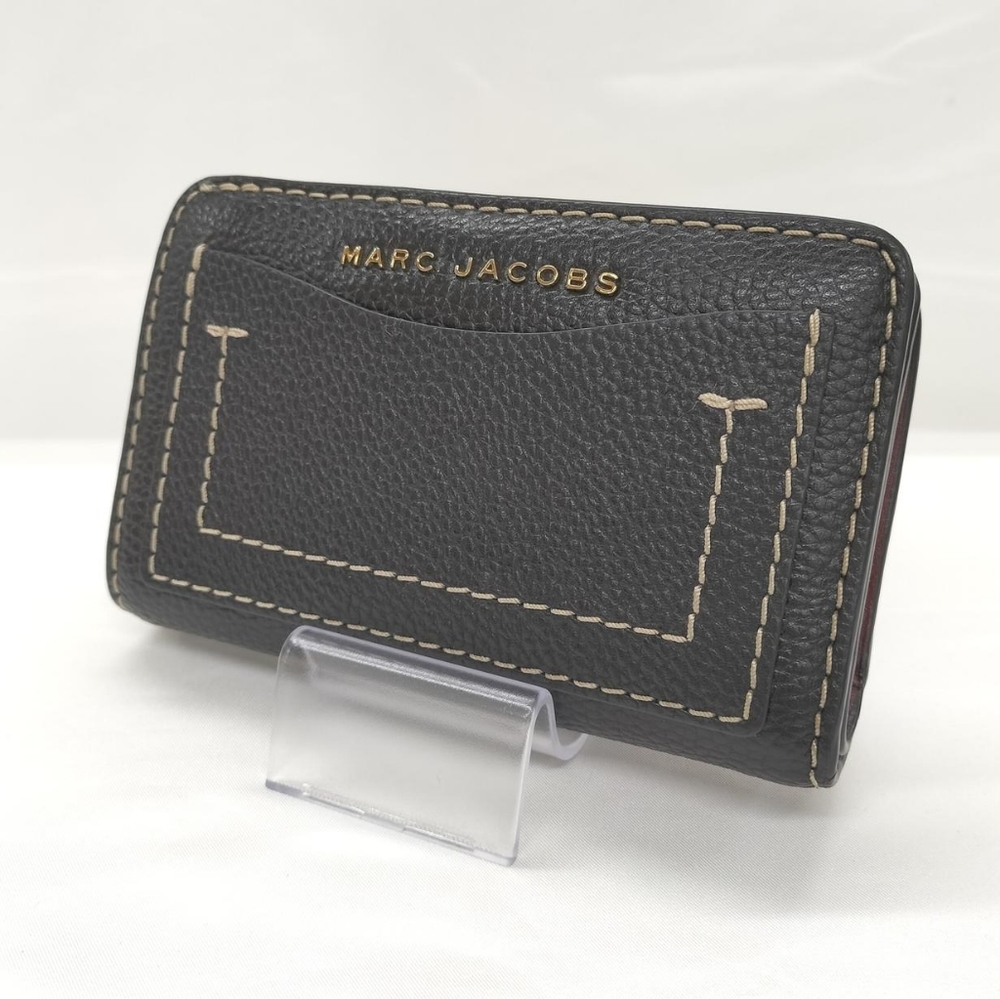 Marc JacobsMarc Jacobs Black and Red The Grind Compact Wallet